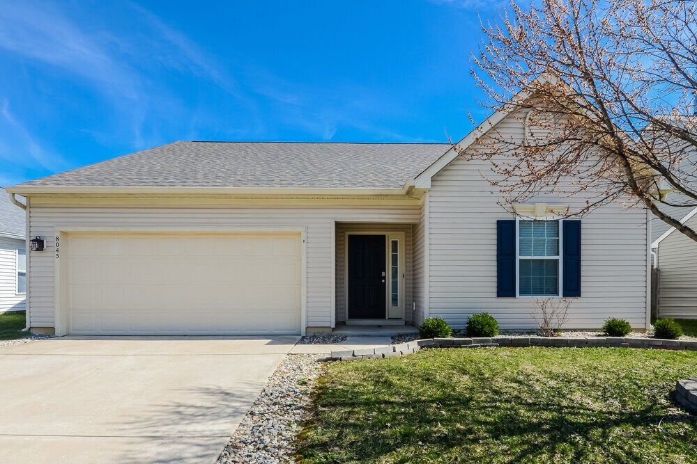 8045 Retreat Ln in Indianapolis, IN - Building Photo