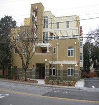 Tree House Apartments in Palo Alto, CA - Building Photo