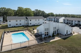 103 Sandstone Ct, Unit 103 in Hillsboro, MO - Foto de edificio - Building Photo