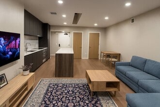 230 7th St, Unit 704 in San Francisco, CA - Foto de edificio - Building Photo