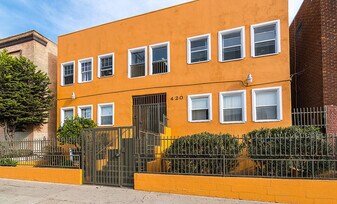420 Coronado St in Los Angeles, CA - Building Photo