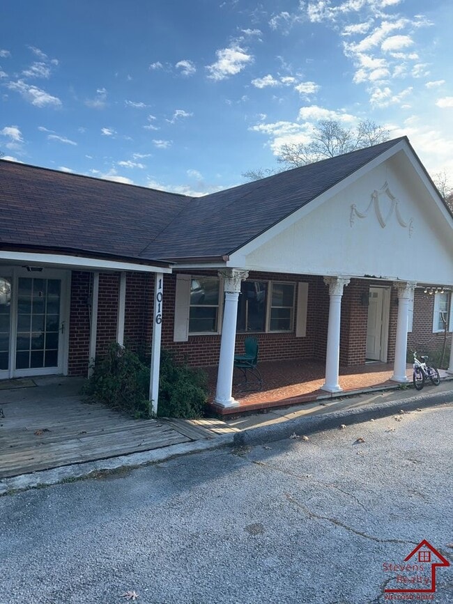 property at 1016 Greens Lake Rd