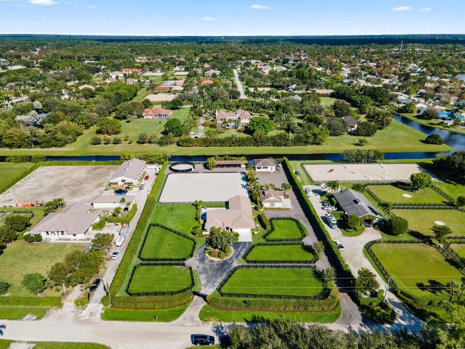 2904 Appaloosa Trail in Wellington, FL - Building Photo