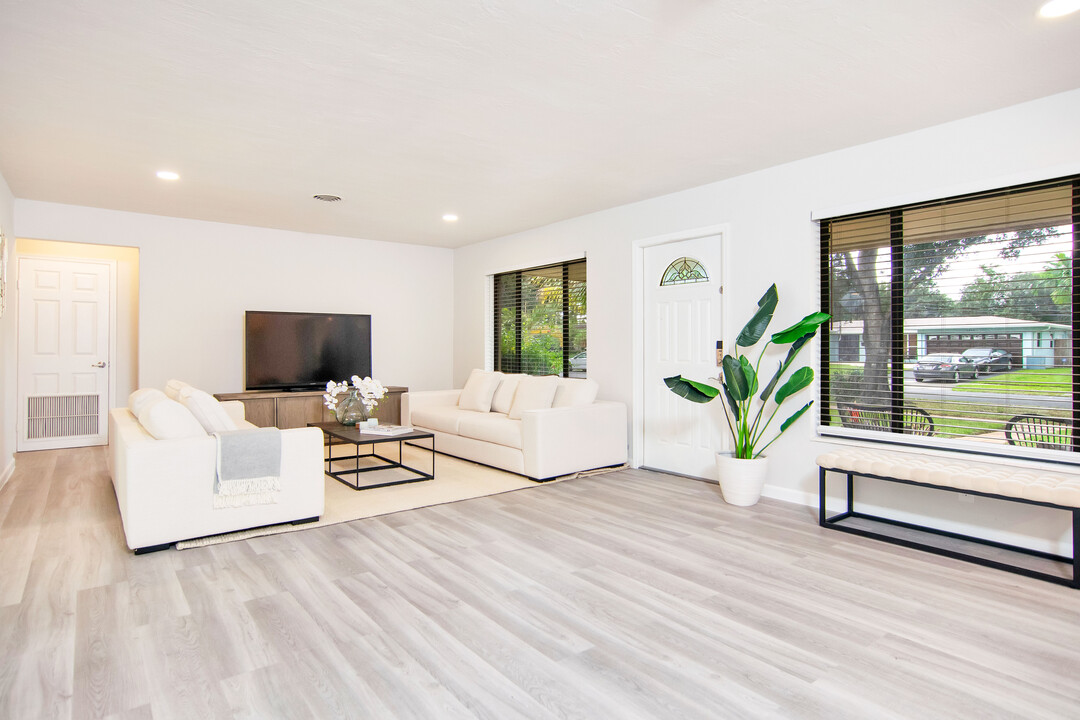 5561 SW 2nd Court in Plantation, FL - Building Photo