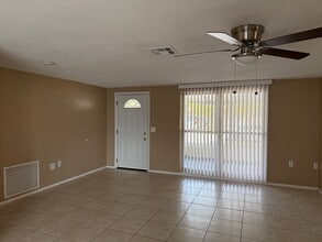 6810 Amarillo St in Port Richey, FL - Building Photo - Building Photo