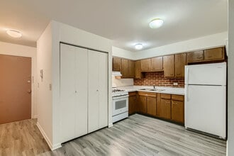 Fleetwood Center in Palatine, IL - Building Photo - Building Photo
