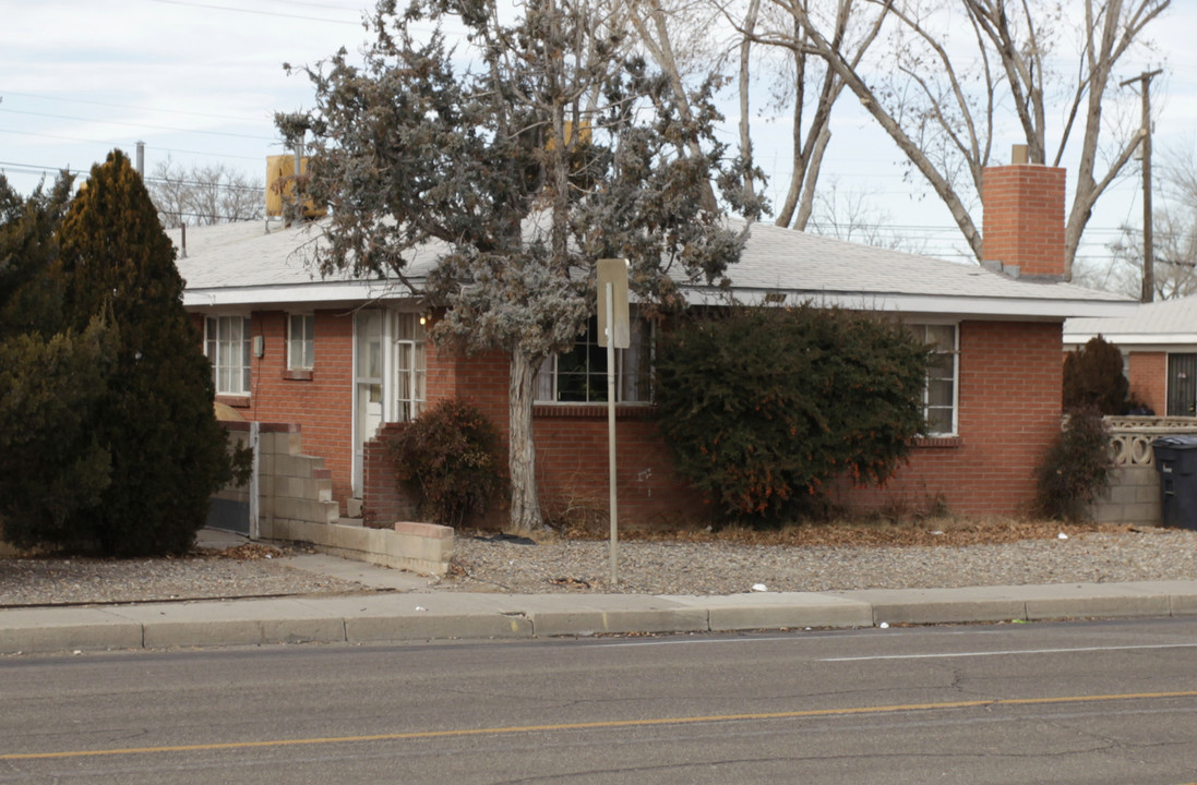 1041 Louisiana Blvd SE in Albuquerque, NM - Building Photo