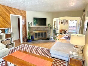 105 NE 86th Ave in Portland, OR - Building Photo - Building Photo