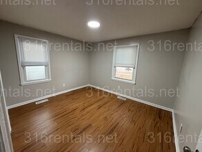 5814 E Harry St in Wichita, KS - Building Photo - Building Photo