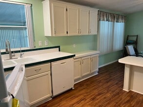 5870 SW 59th St in Ocala, FL - Foto de edificio - Building Photo