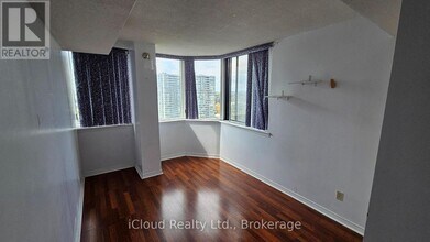 80 Alton Towers Cir in Toronto, ON - Building Photo - Building Photo