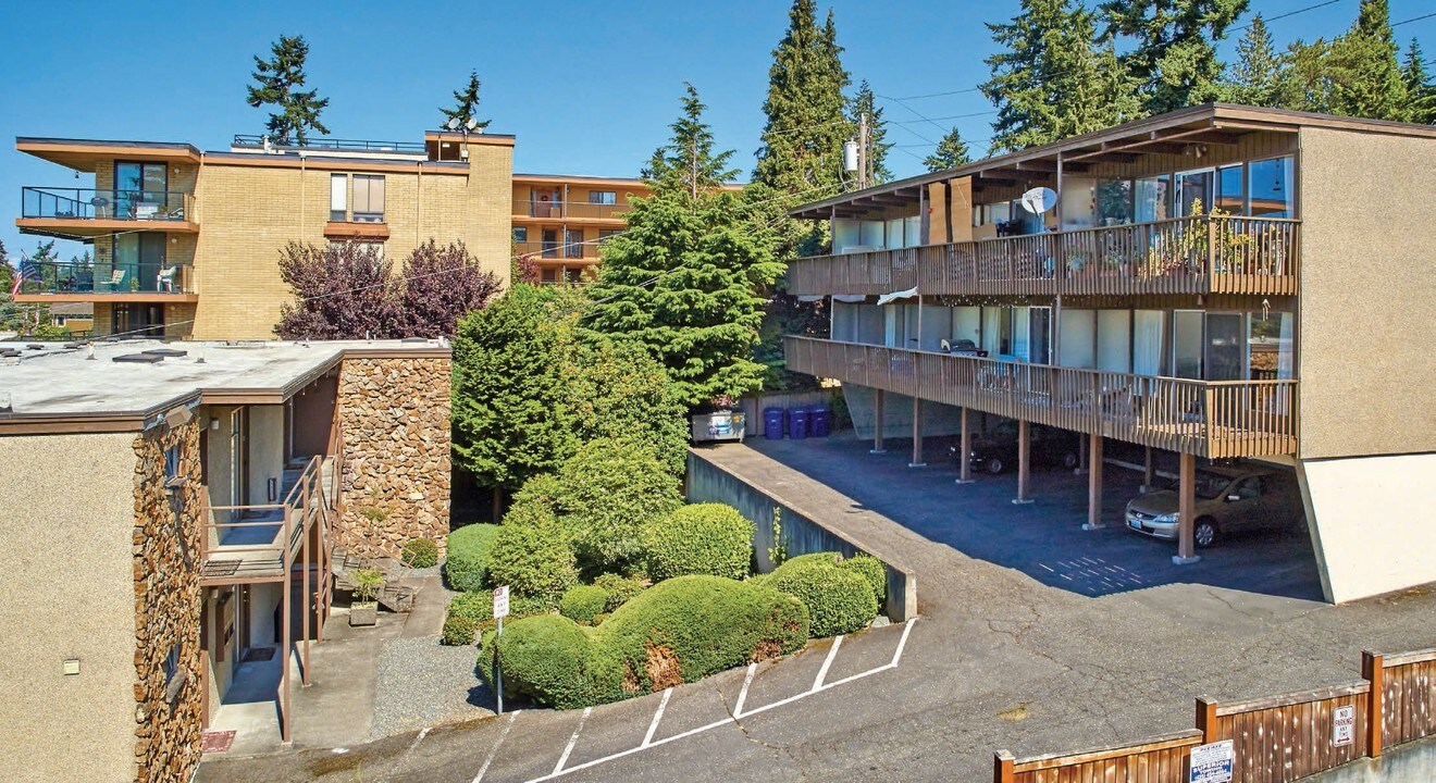 Lochleven Apartments in Bellevue, WA - Building Photo