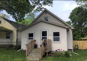 1802 Ada St in Lansing, MI - Building Photo