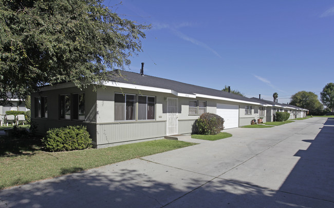 8566-8576 Watson St in Cypress, CA - Foto de edificio - Building Photo