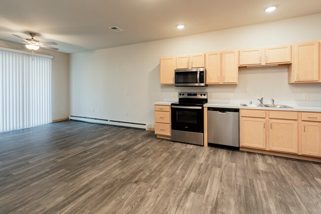 Layton Preserve in Greenfield, WI - Building Photo - Building Photo