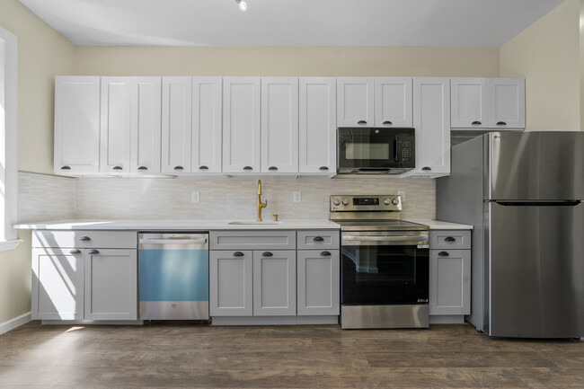 170 Washington Ave, Unit Apt 1 in Albany, NY - Building Photo - Building Photo