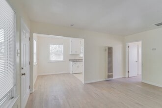 2101 Carrere St in Bakersfield, CA - Building Photo - Building Photo