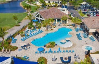 10044 Siesta Bay Dr in Naples, FL - Building Photo - Building Photo