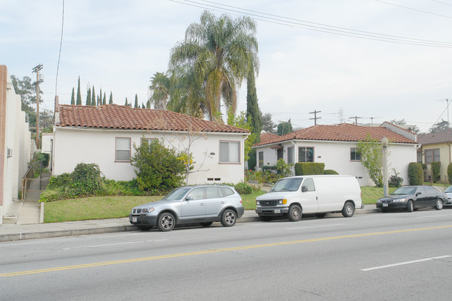 2911-2919 Rowena Ave in Los Angeles, CA - Building Photo - Building Photo