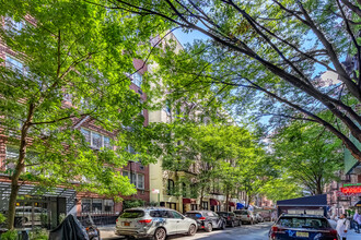 178 Thompson St in New York, NY - Building Photo - Primary Photo