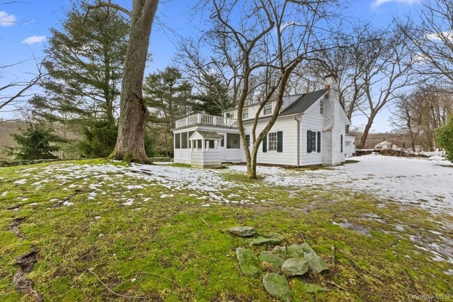 8 S Bedford Rd in Pound Ridge, NY - Building Photo - Building Photo