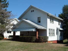 3426 Fort Ave, Unit Upstairs in Lynchburg, VA - Building Photo