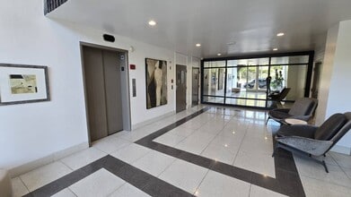 7560 Hollywood Blvd in Los Angeles, CA - Building Photo - Building Photo