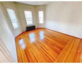 31 Craigie St-Unit -1 in Somerville, MA - Foto de edificio - Building Photo