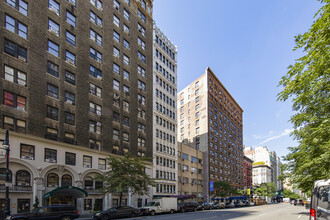 42 West 72nd Street in New York, NY - Building Photo - Primary Photo