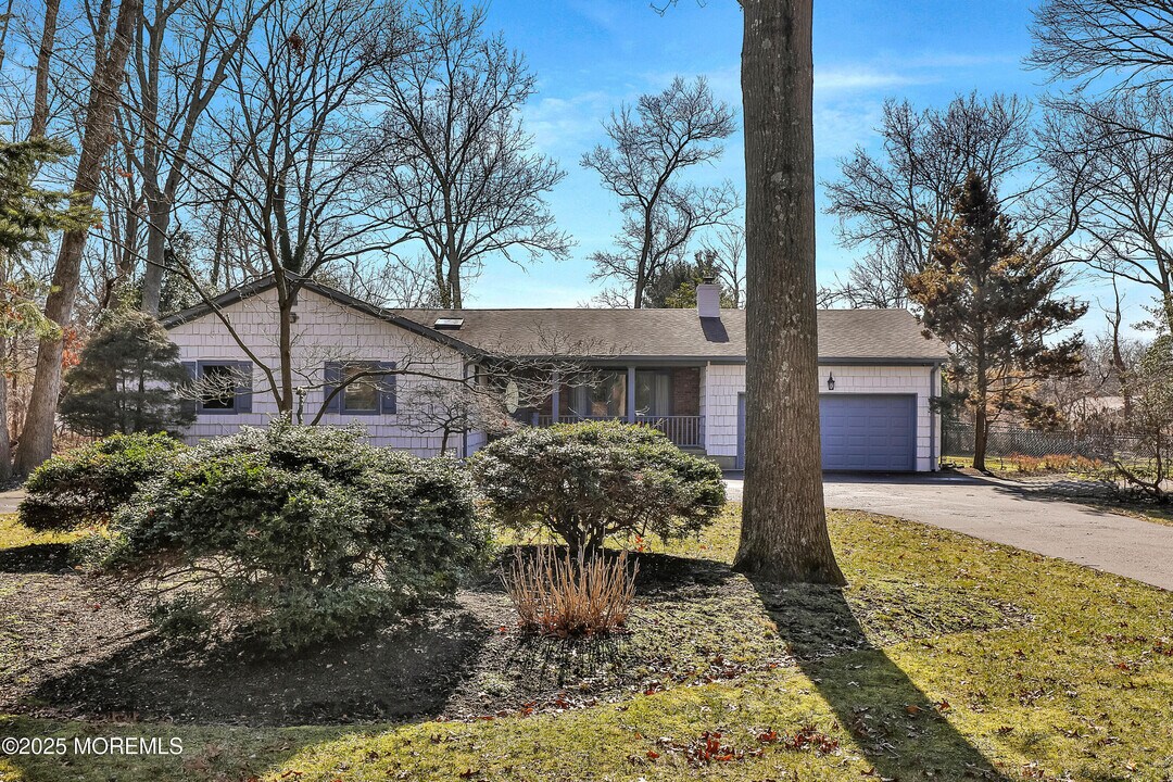 1339 Chipmunk Ln in Toms River, NJ - Building Photo