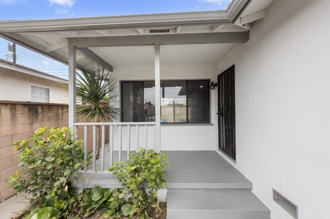 13921 Daphne Ave in Gardena, CA - Building Photo - Building Photo