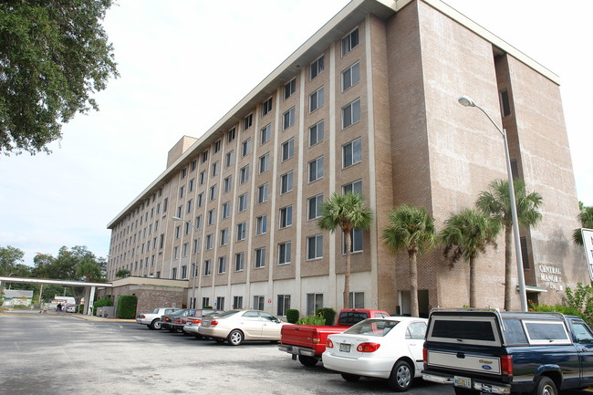 Central Manor Apartments in Daytona Beach, FL - Building Photo - Building Photo