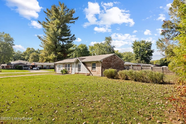 7520 Blue Wing Dr in Louisville, KY - Building Photo - Building Photo