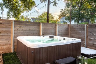 52 Waller St in Austin, TX - Foto de edificio - Building Photo