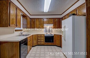 811 Cedar Ridge Dr in Little Rock, AR - Building Photo - Building Photo