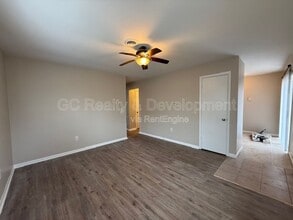 510 W Kendall Dr in Yorkville, IL - Building Photo - Building Photo