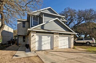 2318 Riddle Rd in Austin, TX - Building Photo