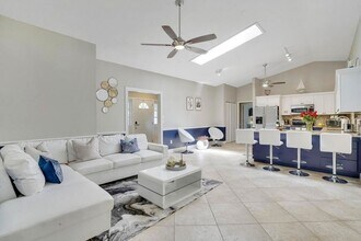 166 Old Country Rd S in Wellington, FL - Building Photo - Building Photo