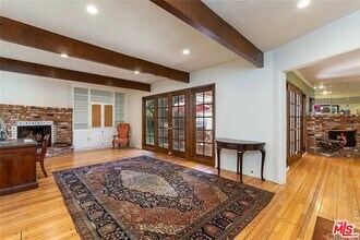 5849 Goodland Ave in Los Angeles, CA - Building Photo - Building Photo