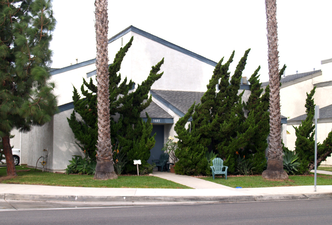 1403 Delaware St in Huntington Beach, CA - Building Photo