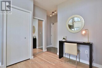 9 Spadina Ave. in Toronto, ON - Building Photo - Building Photo