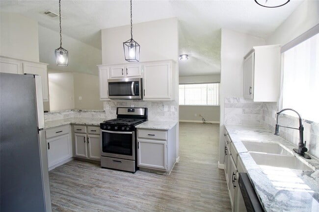 6022 Thom Rd in Humble, TX - Building Photo - Building Photo