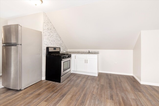 2246 S Albany Ave, Unit 4F, Unit 4F