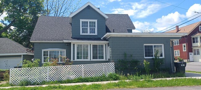 303 Gere Ave, Unit Left 1