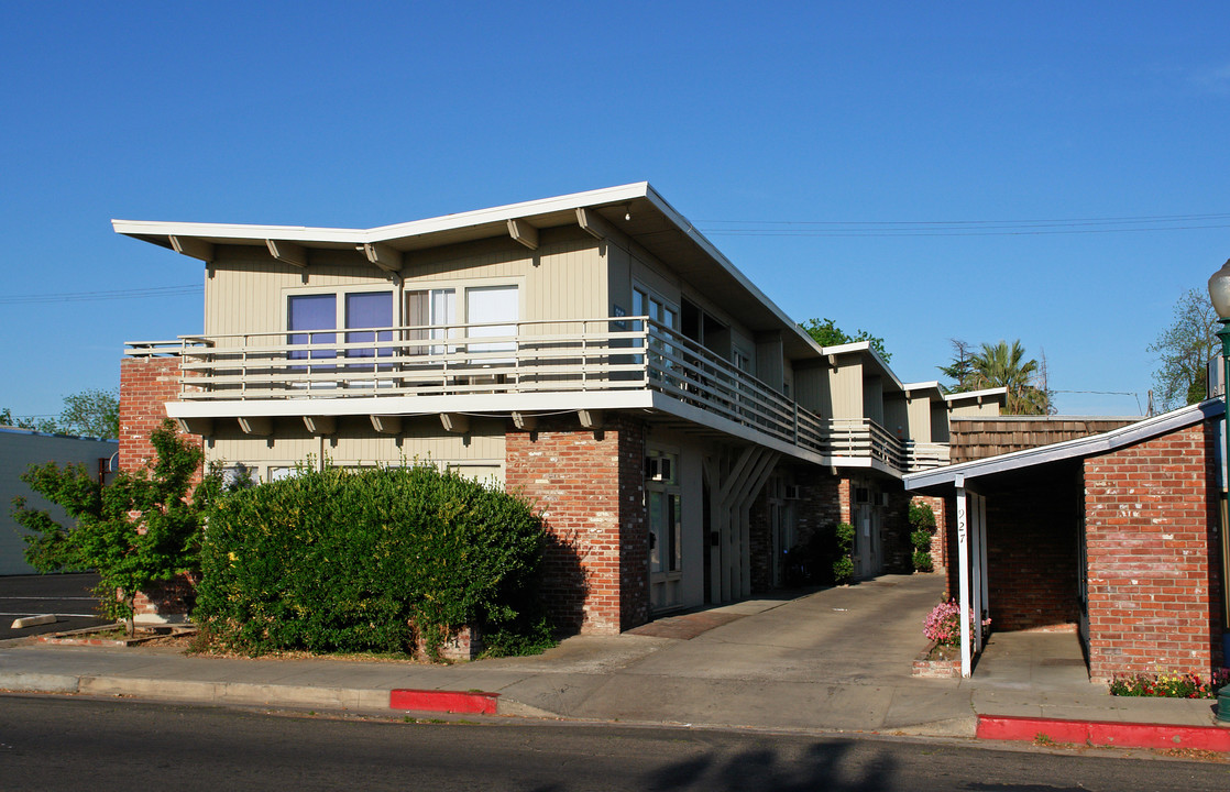 925 N Fulton St in Fresno, CA - Foto de edificio