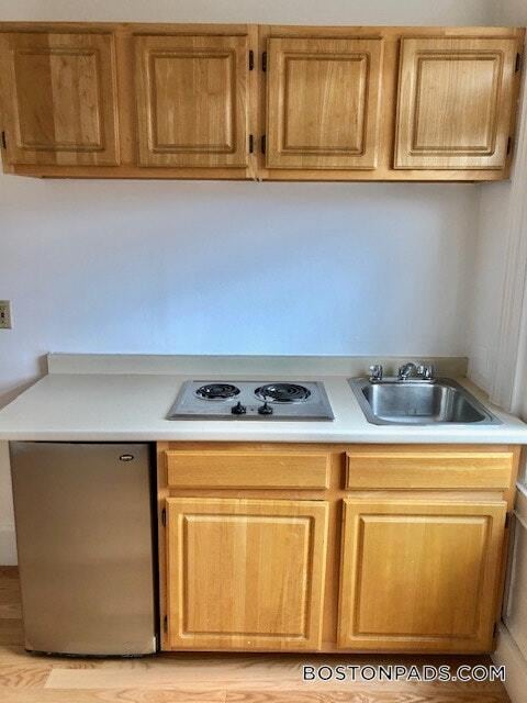 405 Beacon St, Unit 8 in Boston, MA - Building Photo - Building Photo