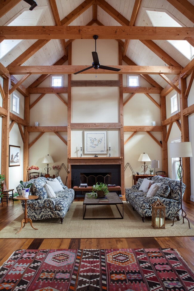 153 Middle Hwy in East Hampton, NY - Building Photo - Building Photo