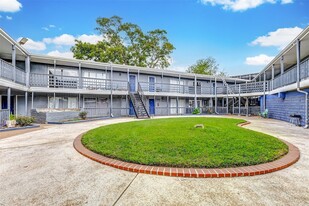 7527 Gulf Fwy in Houston, TX - Building Photo