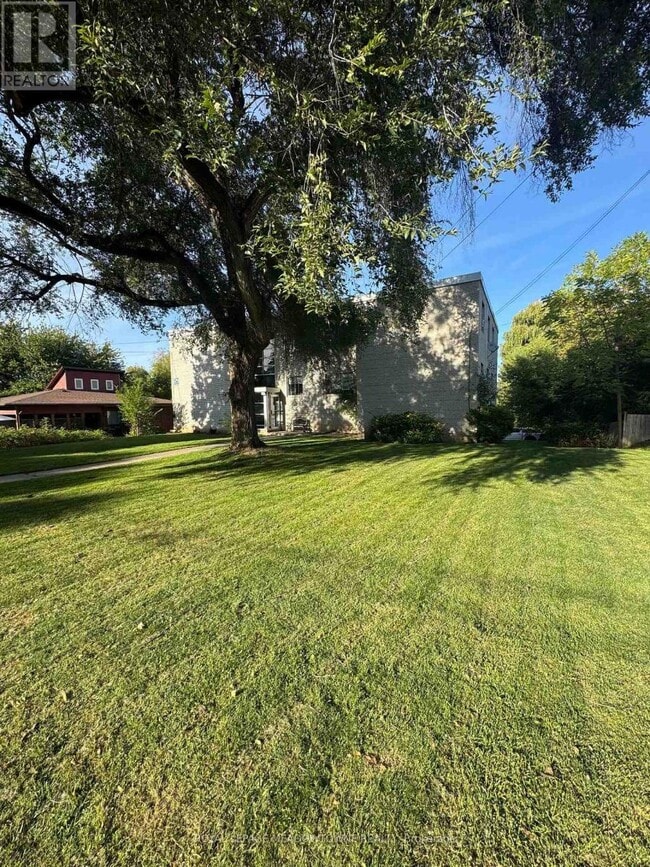 8 Cherry St in Halton Hills, ON - Building Photo - Building Photo