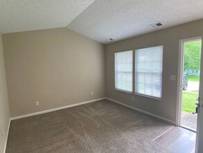 6614 Burlwood Dr in Louisville, KY - Building Photo - Building Photo